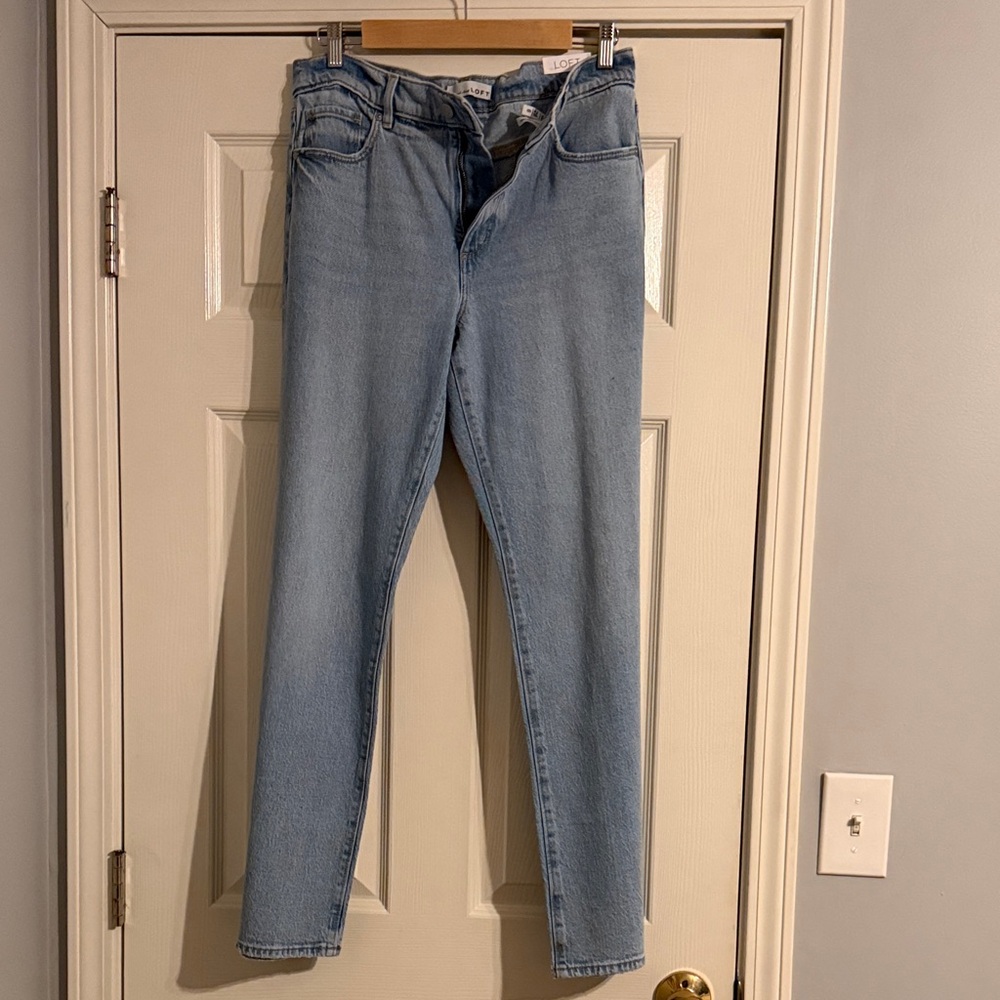 NWT Loft The Relaxed Straight Mid Rise Light Blue Jeans Size 28